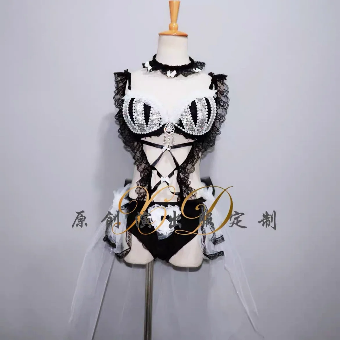 2025年ホットセール新作ナイトクラブバーセクシーでキュートな女の子向けバウンス電動シラバスセットファッションパフォーマンス服yj515