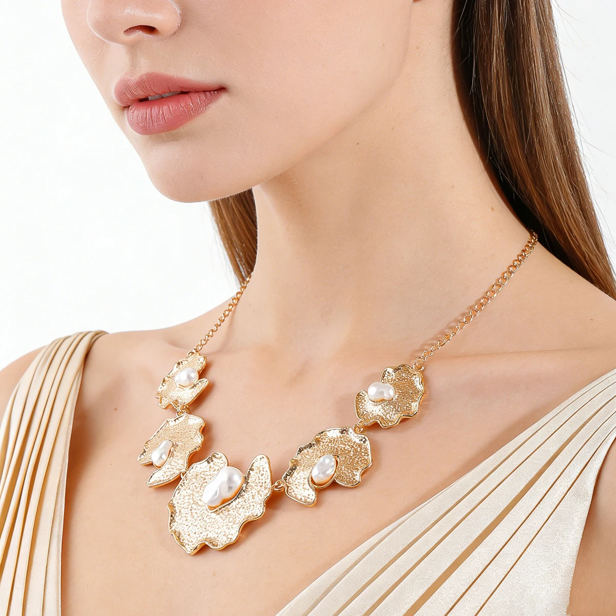 

European and American Golden Irregular Imitation Pearl Inlaid Necklace with Metal Geometric Pendant Women's Luxury Jewelry