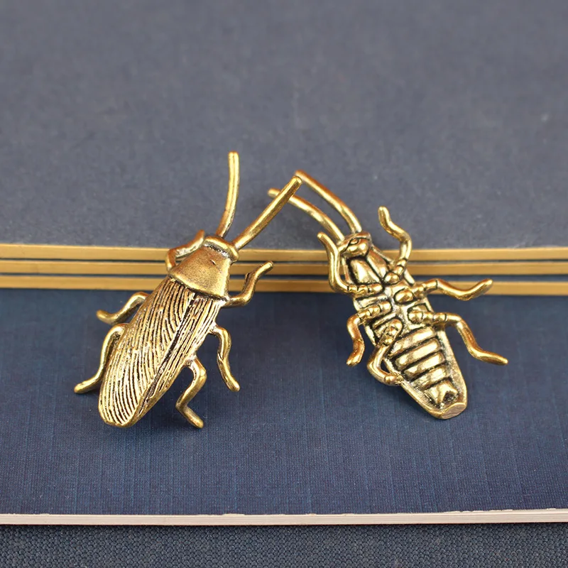 تمثال الصراصير النحاسي الصلب ​   - نموذج حشرة عتيق لديكور المكتب المنزلي، هدية مزحة فريدة ومبدء المحادثة