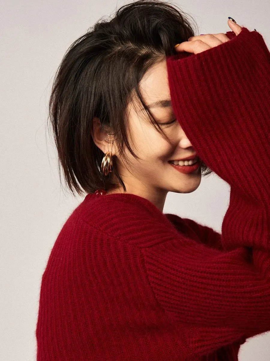Red round collar