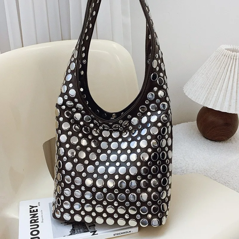 

New pu rivet bucket bag fashion personality trend cool wave dot rivet leisure luxury brand underarm bag handbag