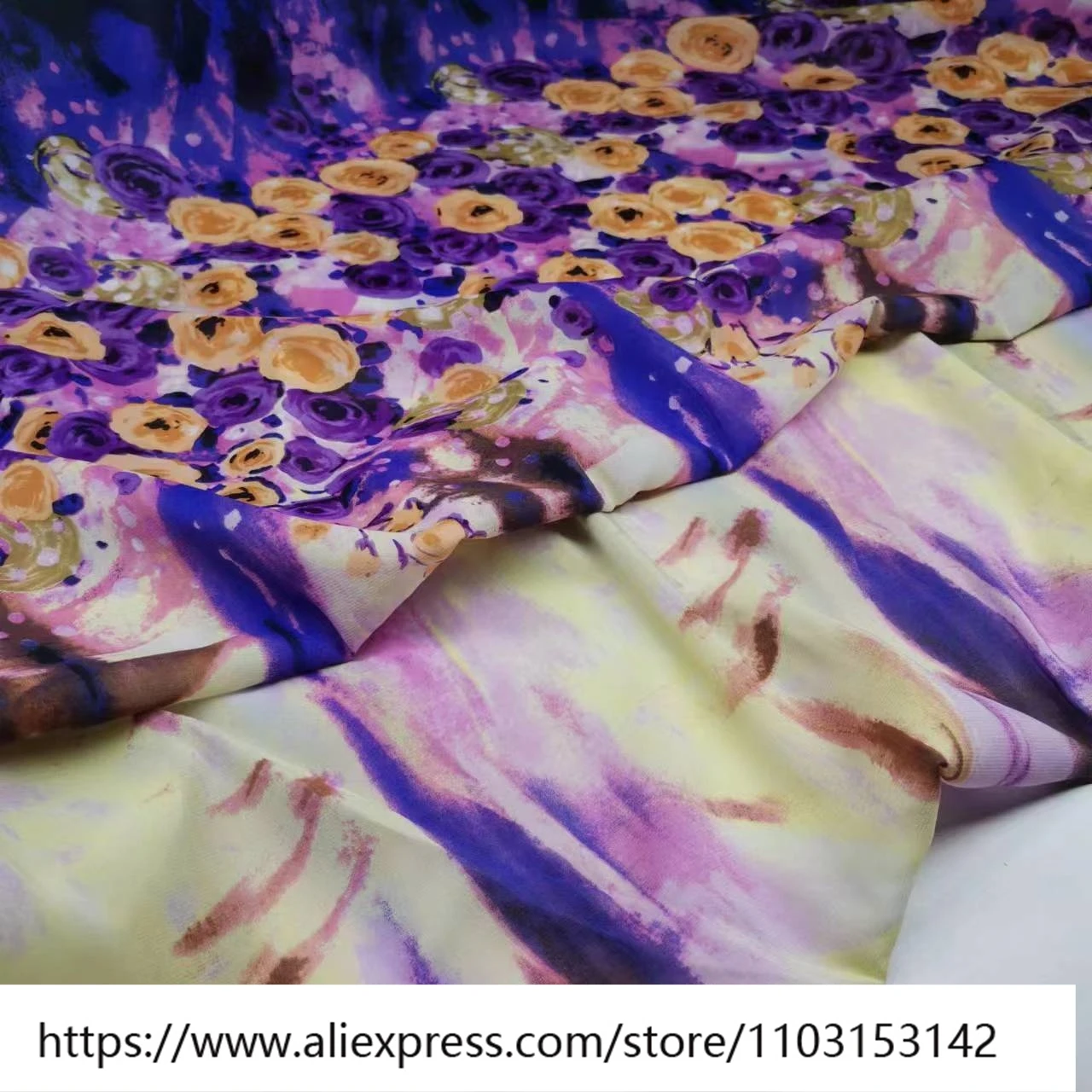 

Summer Lightweight and Slightly Transparent 125cm Stretch Silk Qiao Qi Fabric 8Momme Narrow Fashion