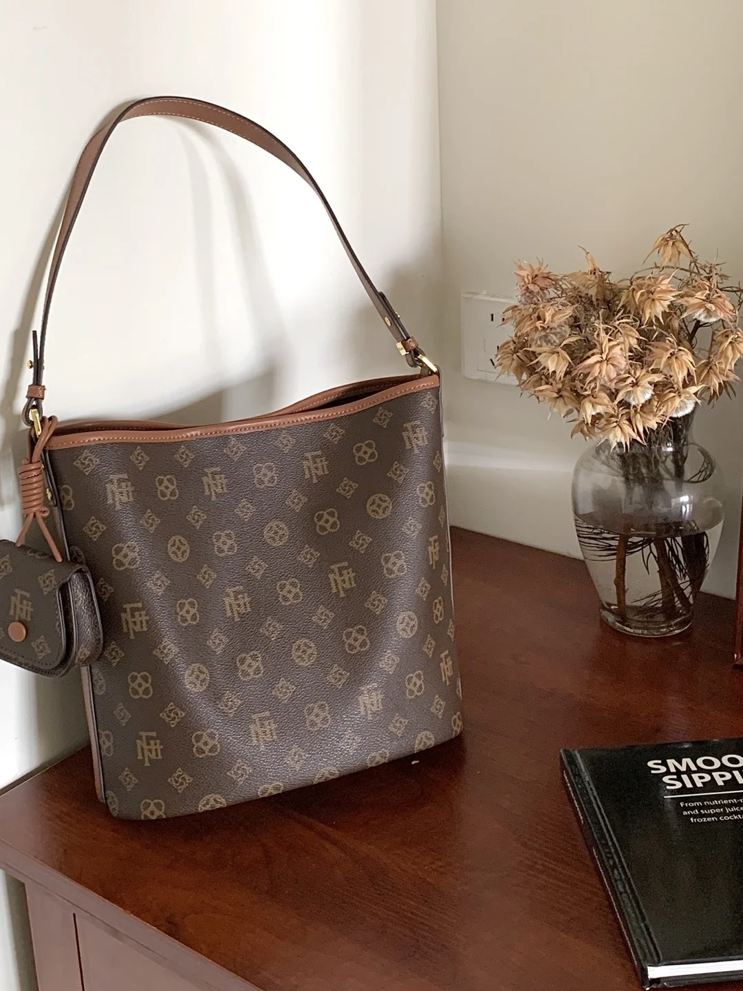 

Универсальная винтажная роскошная сумка-ведро большого размера, сумка через плечо на одно плечо, модная американская женская сумка с магнитной застежкой...