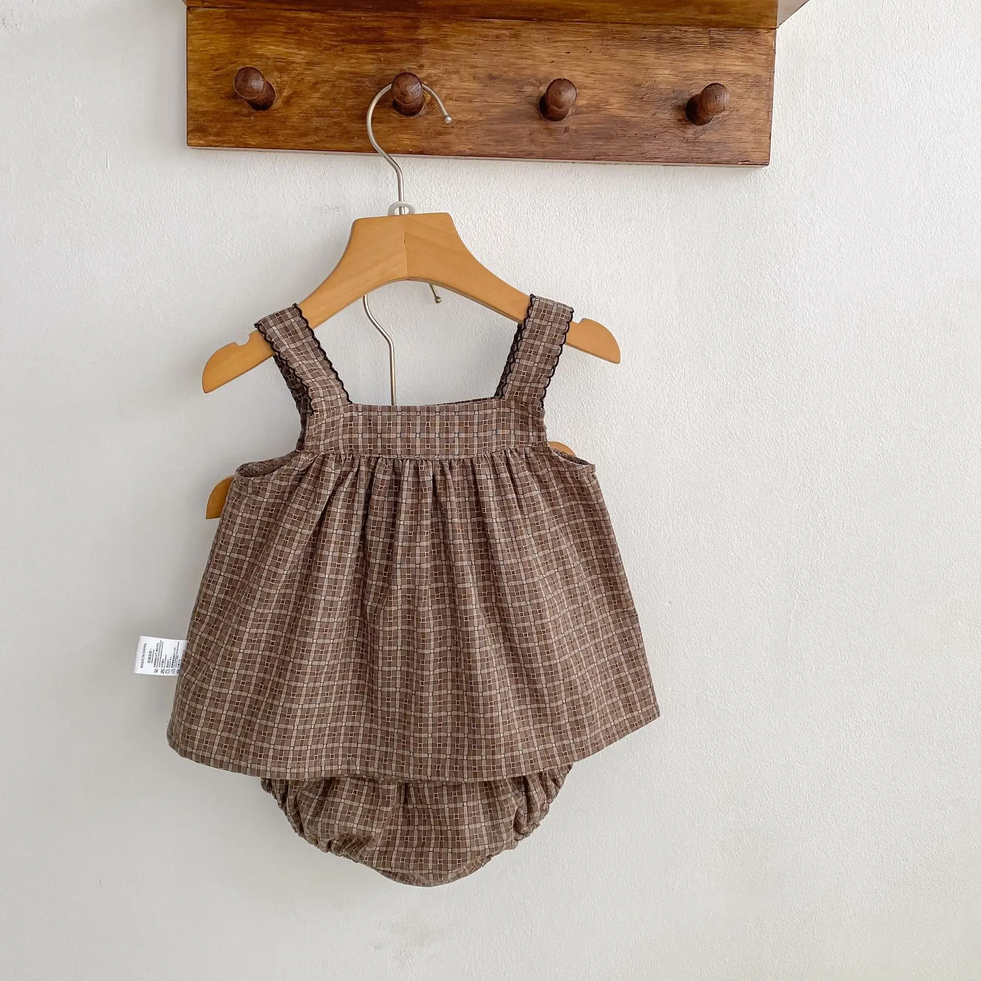 Girls' New Summer Outfit Sweet Baby Girl Plaid Strap Top and Romper Two-Piece Set