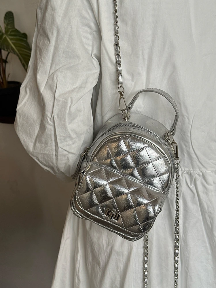 حقيبة ظهر صغيرة بسلسلة شبكية ماسية جديدة لعام 2025 حقيبة ظهر نسائية صغيرة متعددة الاستخدامات للتنقل اليومي