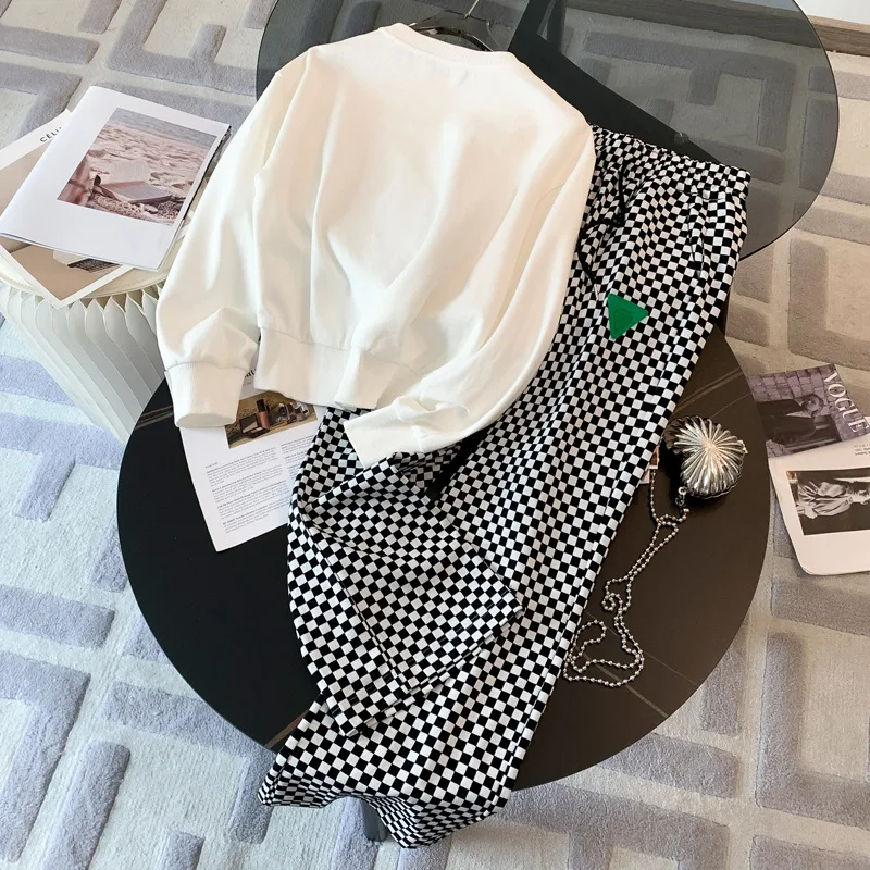Sports Suit for Women 2025 New Style Checkered Wide Leg Pants with Heart-shaped Printed Long Sleeved T-shirt Two-piece Set