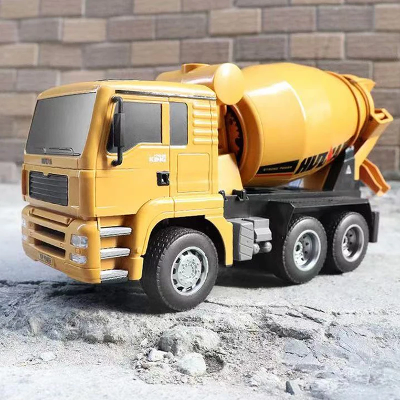 HUINA 1/18 333 2.4G 6CH RC Carro de concreto Mixer Truck Modelo Trator Presente Rádio Brinquedos de presente em estoque