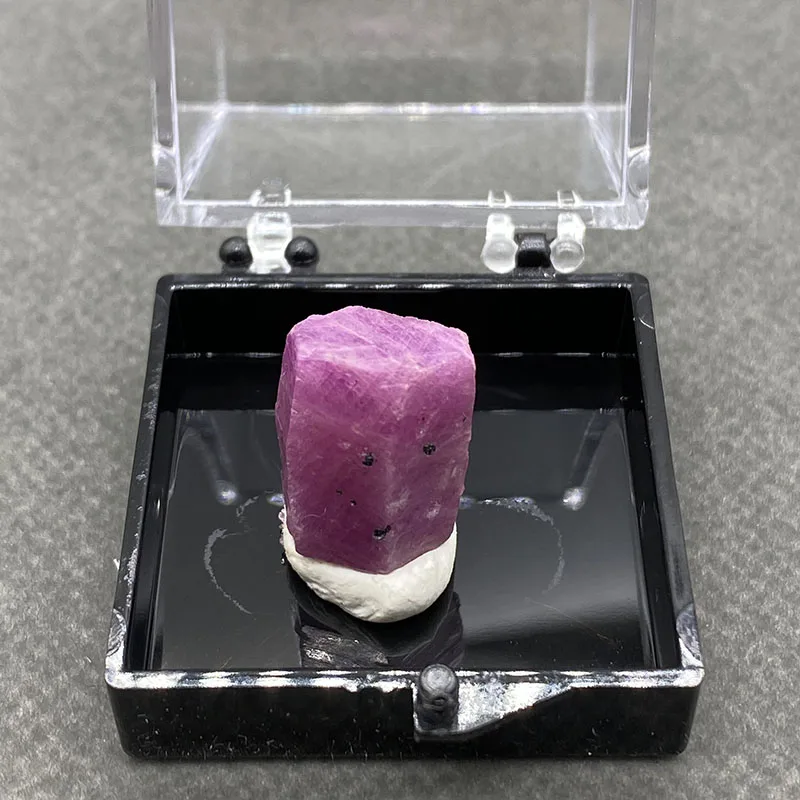Best! 100% natural Myanmar Fluorescent Ruby rough mineral stones and crystals healing crystals quartz gemstones +Box 35mm