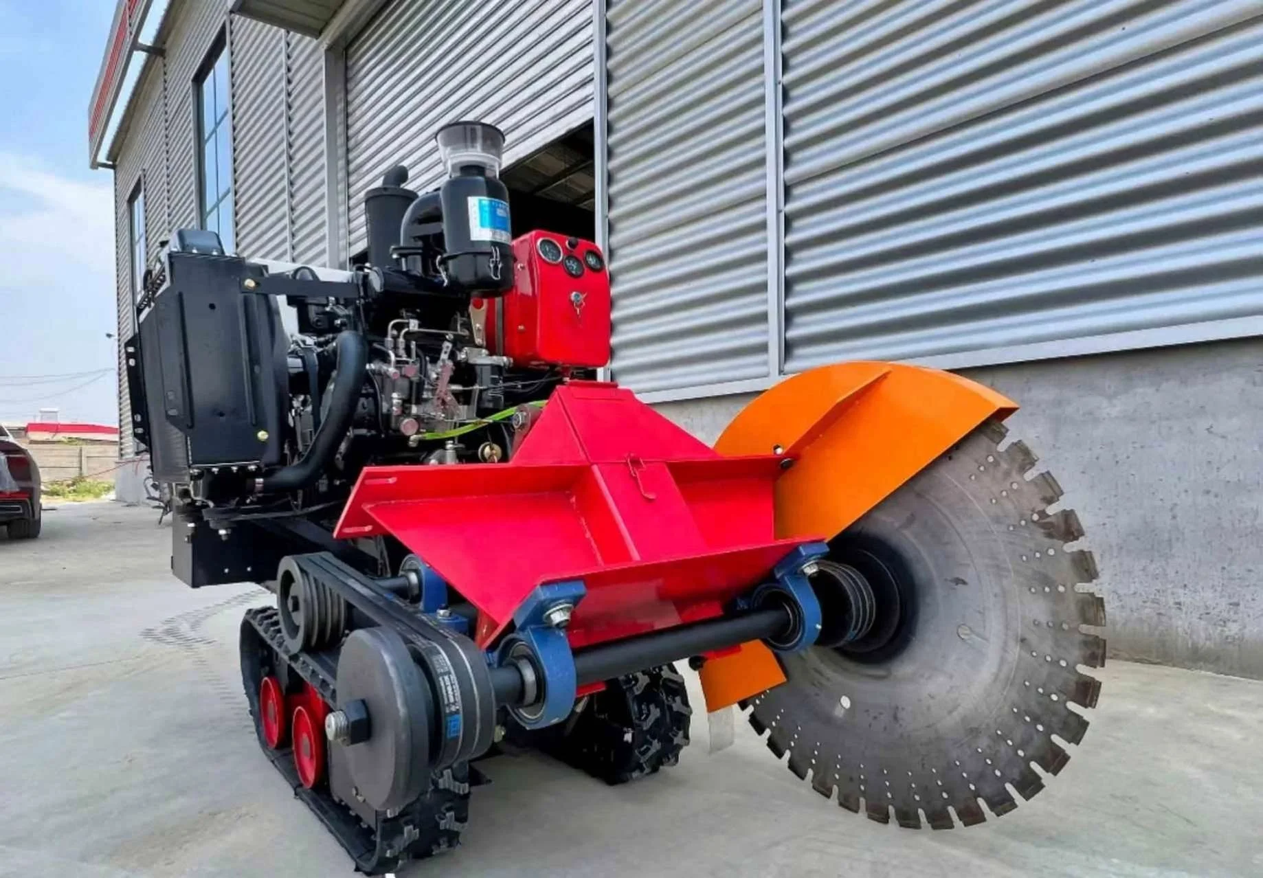 ماكينة قطع جديدة مجنزرة من الرصيف الأسفلت ذات عمق 500 مم من الشركة المصنعة