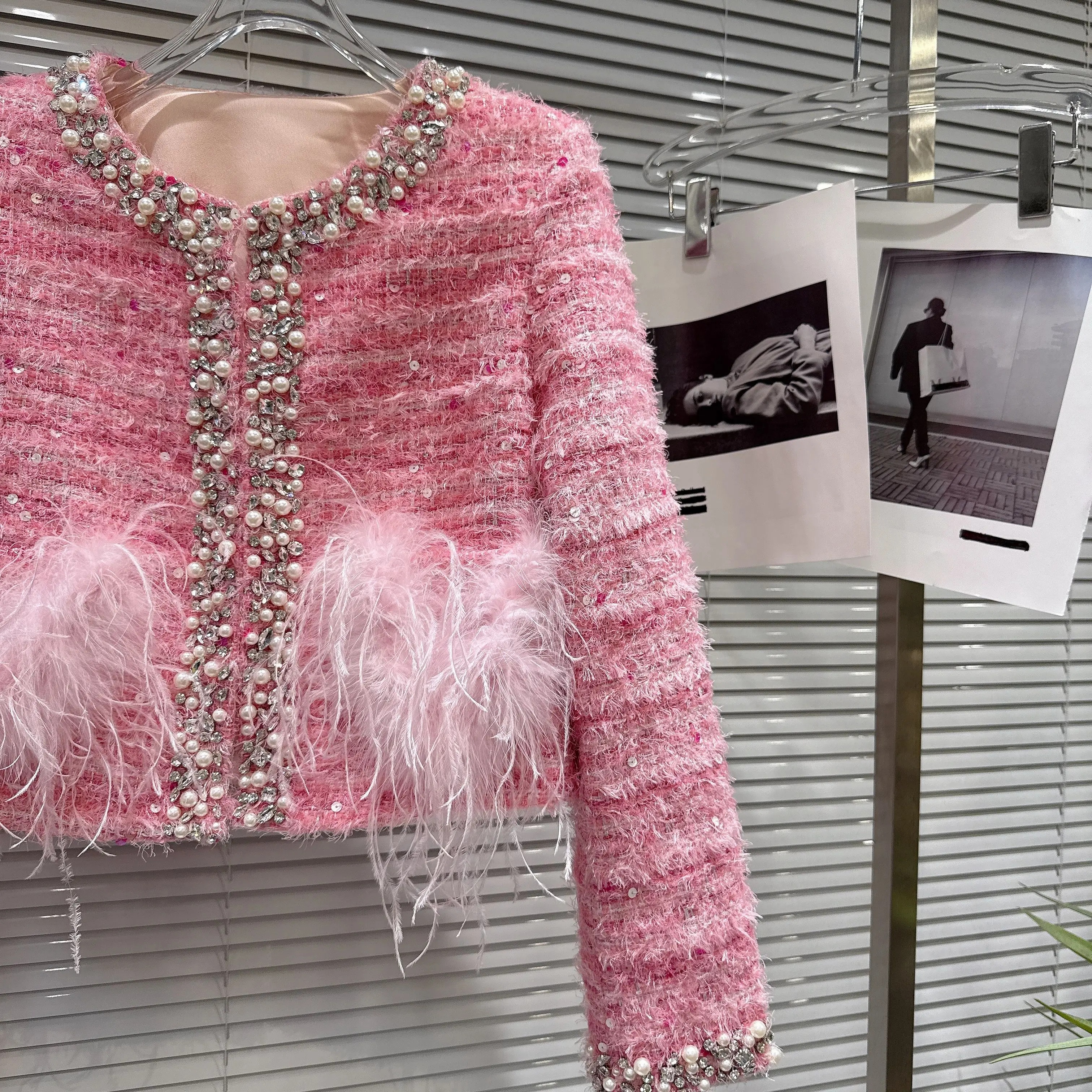 Fashion Lady 2026 New Autumn Pink Tweeds Short Cardigans Coat Elegant Round Neck Beading Diamonds Ostrich Feather Pocket Jackets