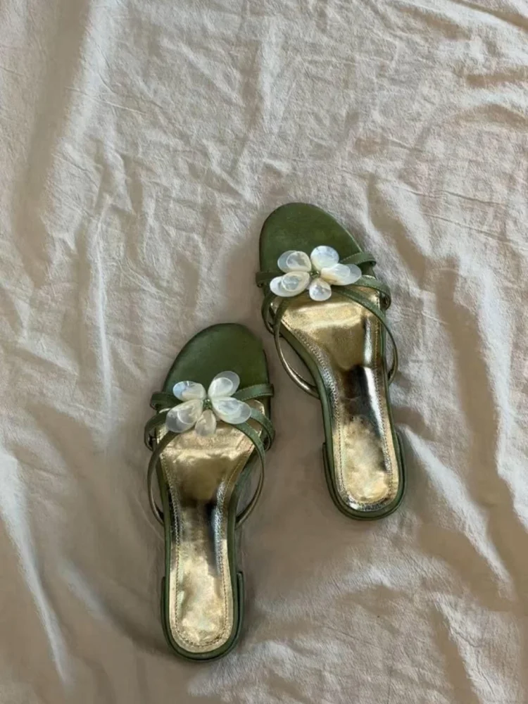 fashionable-floral-embossed-genuine-leather-flat-bottom-sandals-women's-commuter-style-outdoor-wear-new-arrival-slip-on-shoes