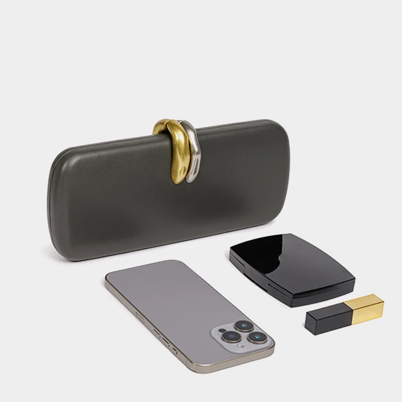 حقيبة كلاتش صلبة بتفاصيل معدنية، حقائب سهرة فاخرة للنساء، حقائب يد ومحافظ بتصميم جديد 2025، حقيبة كتف صغيرة تحت الإبط بحزام سلسلة من البولي يوريثان جودة عالية ًالشحن مجانا وصول الشحن السريع #5