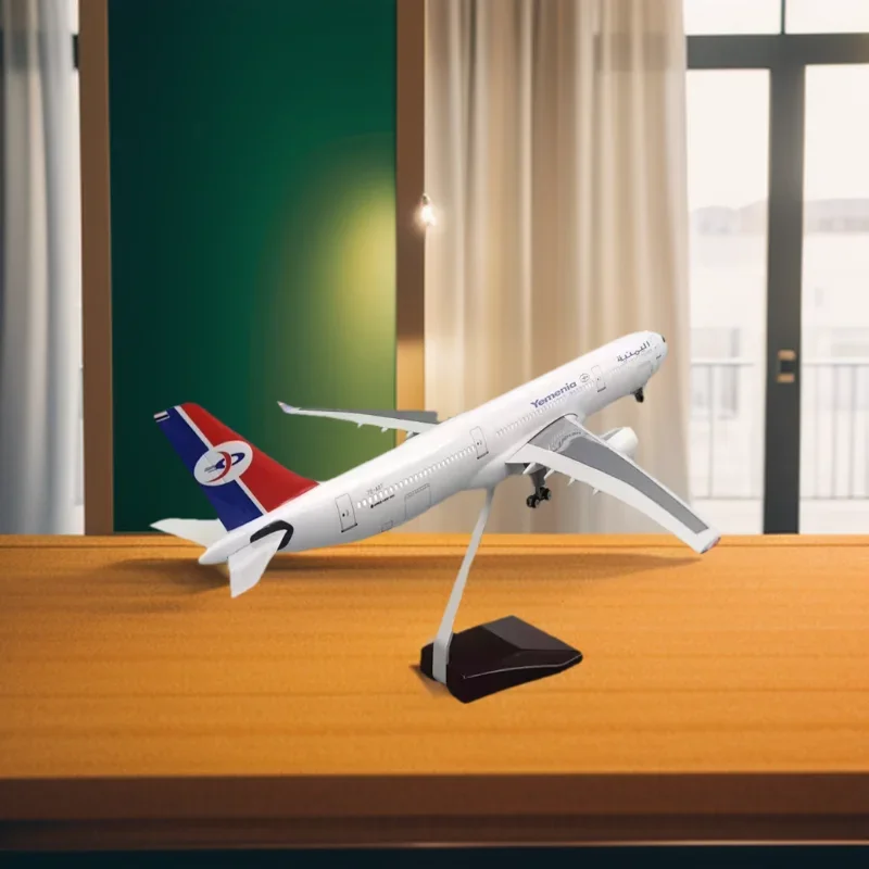 

1:135 Scale Model Plane A330 Yemen International Airways Die-Cast Airplane toys Child Resin with Lights and Landing Gear