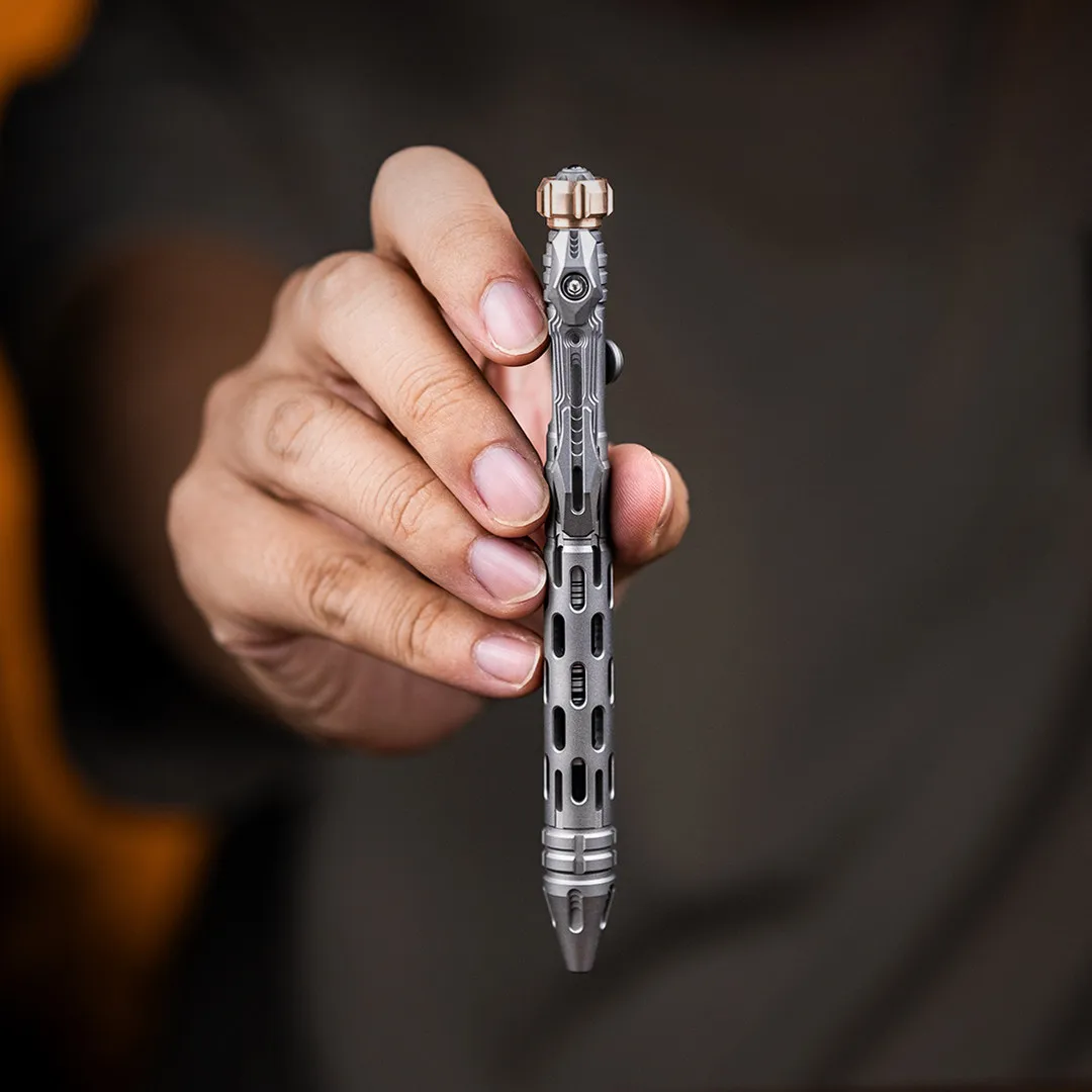 Titanium alloy heavy industry mecha black technology pen tool fingertip gyro multi-function pen