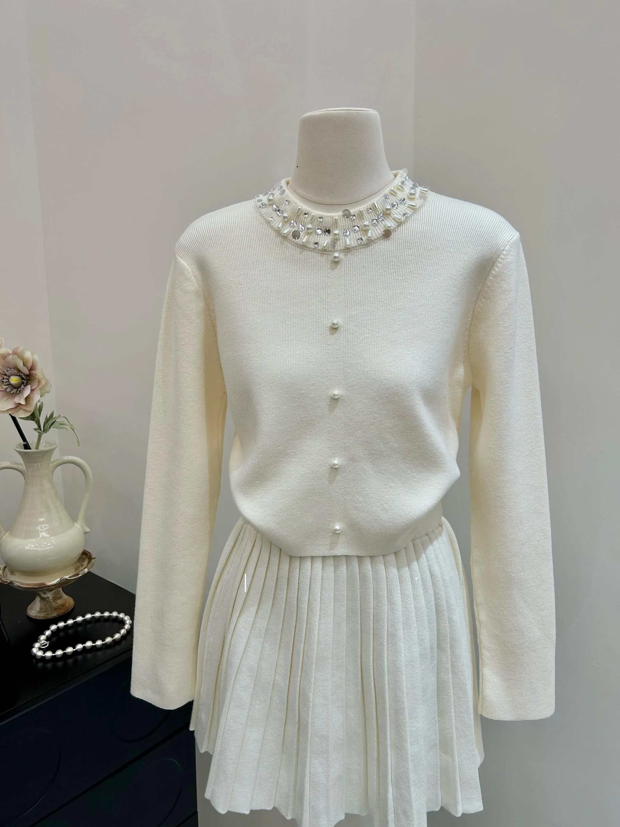 

Spring 2025 Early Design Korean Sle Knitted Two-Piece Set Heavy Beading Women's Skirt Suit Slimming Pleated Skirt Ensemble