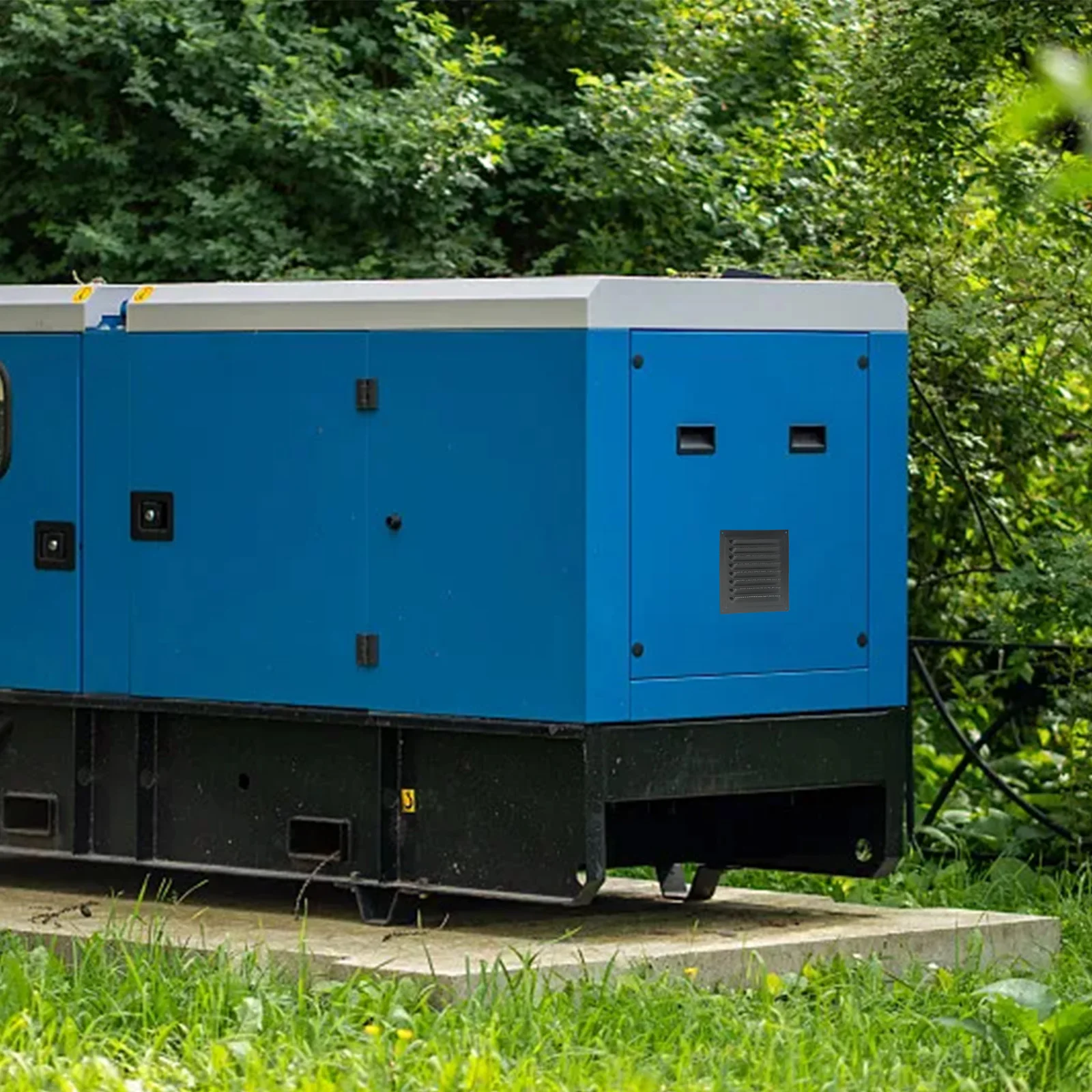 

Вентиляционная крышка 200 х 200 мм. Защитная решетка антрацитового цвета. Надежная работа. Конструкция из нержавеющей стали.