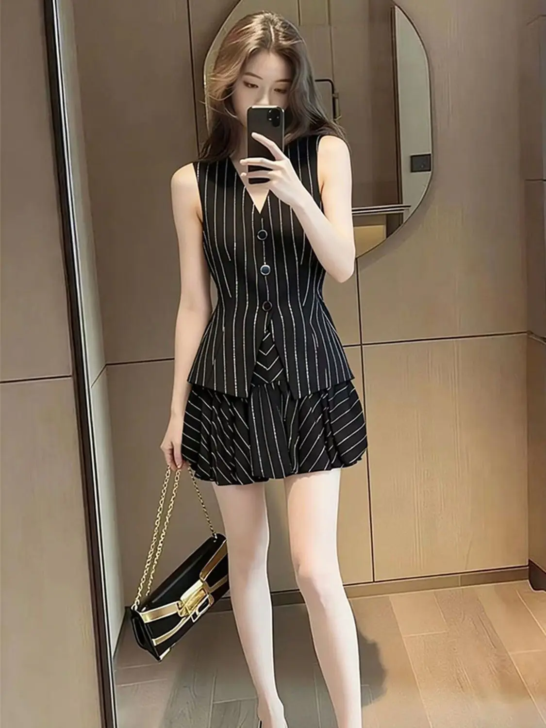 

Fashionable Women's Summer Set with Korean High-end and Western Style Fashionable Black Two-piece Set