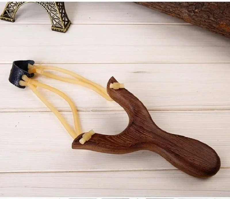1PCS NEW Chinese Retro Chicken Winged Wood Slingshot Redwood Wood Handle Athletic Outdoor Slingshot Tool view 4