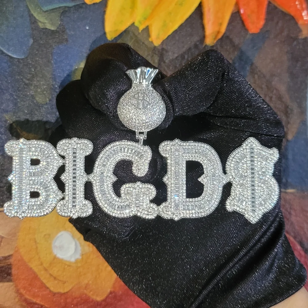 

Customized Spikes Letter Necklace With Cuban Link Chain Iced Out Baguettecz Word Pendant Personalized Mony Bag Bail Jewelry Gift