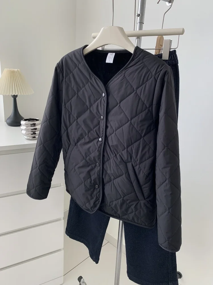 2025 شتاء جديد مبطن الصوف عكسها سترة قطن للنساء فضفاضة عادية سميكة فو فرو منك الخامس الرقبة معطف الشتاء