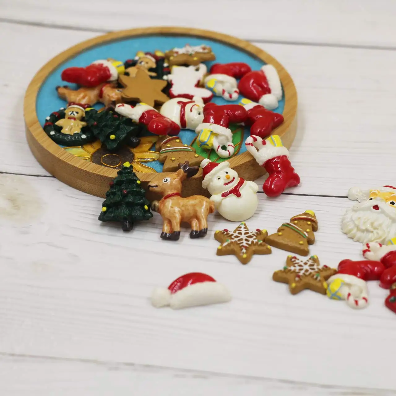 100PCS Mix Random Multi-shape Christmas Theme Flatback Resin Charm Cameos 15-30mm DIY Handicrafts Decoration Jewelry Accessories