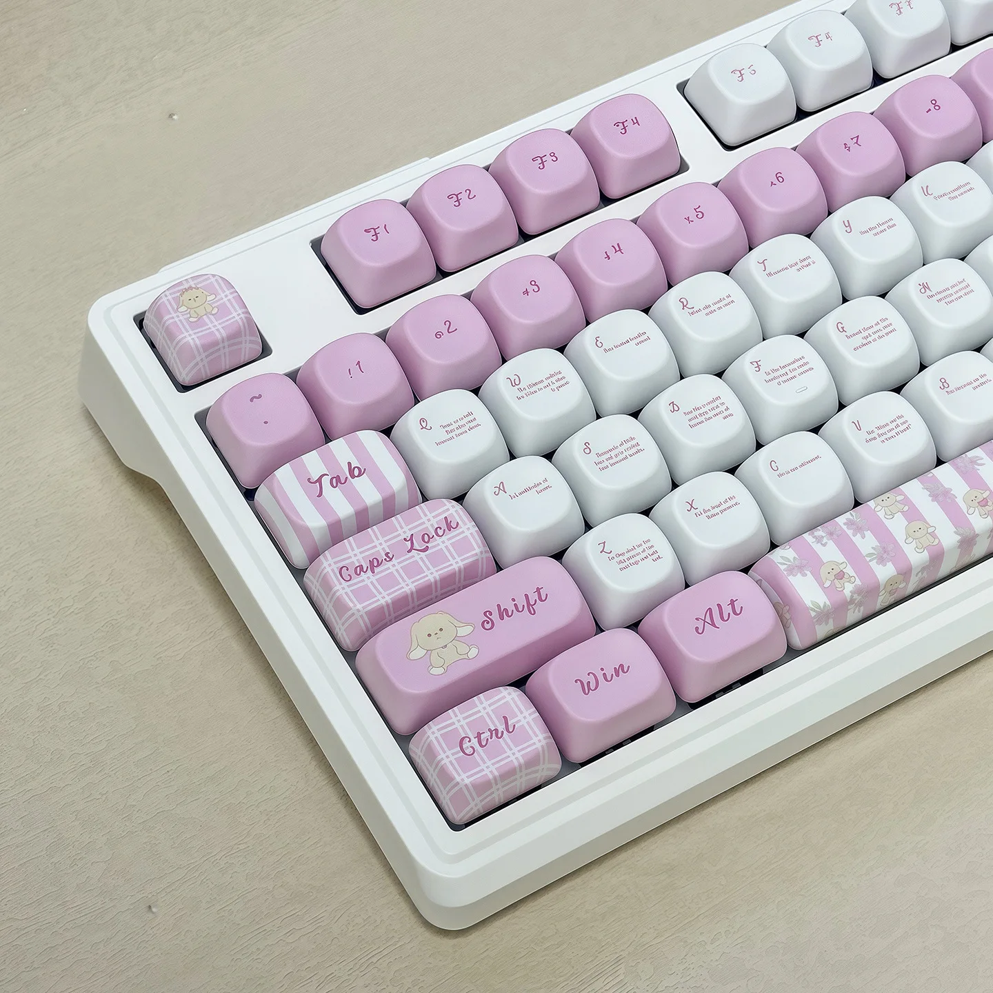 

Lily lop rabbit keycap MOA sublimation 131 key position DIY small full set of PBT customization