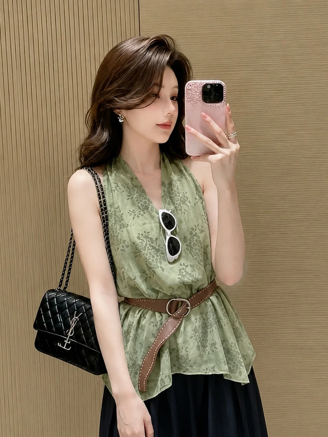 

Elegant V-Neck Backless Tank Top Summer Fashion Sexy Trendy Floral Embroidery Slimming Versatile Sleeveless Women's Top