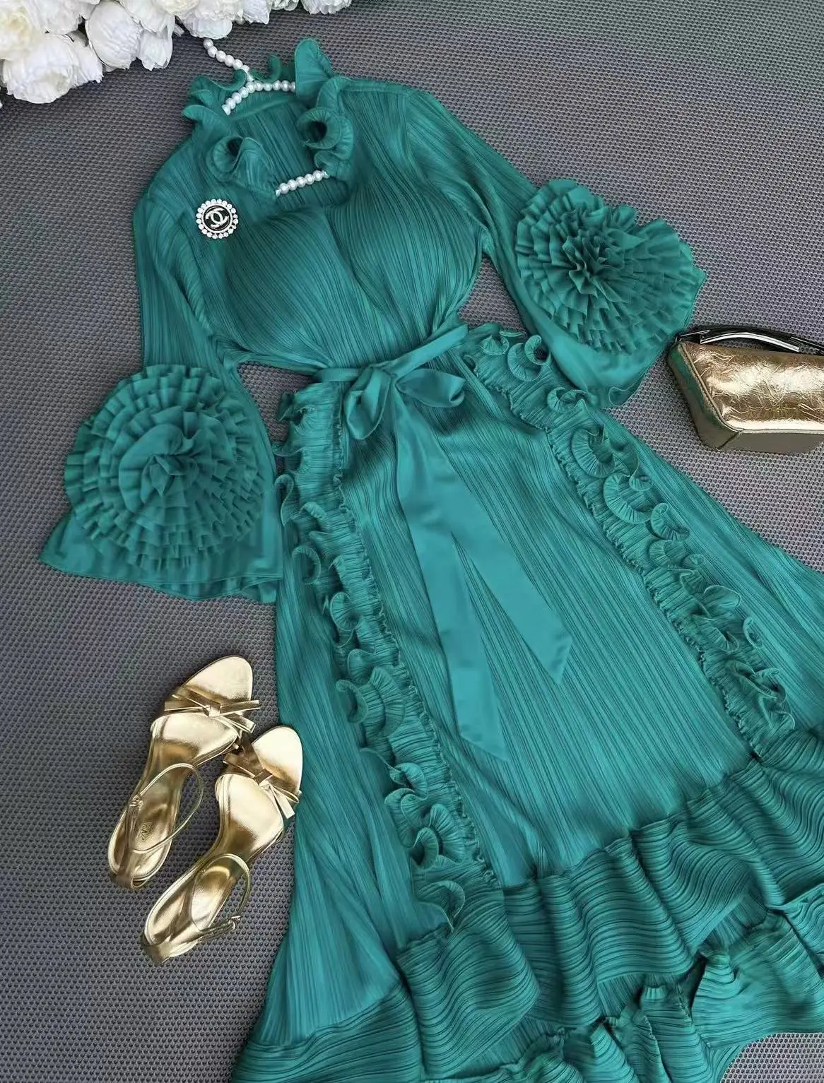 Miyake plissado cor sólida vestido feminino nicho luz vento maduro tridimensional flor cintura fina pingente vestido roupas