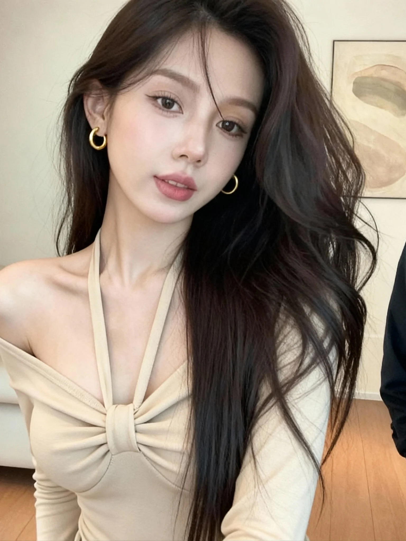 

Сексуальная уникальная женская футболка Pure Desire Hot Girl: модная осенне-зимняя модель с воротником-стойкой, подчеркивающая грудь, плиссированная, с драпировкой
