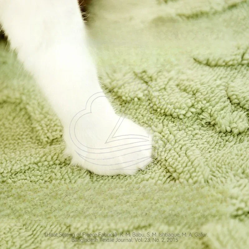 Thickened Plush Pet Blanket Ultra Soft Warm Sleeping Mat for Dogs Cats Winter Comfort view 4