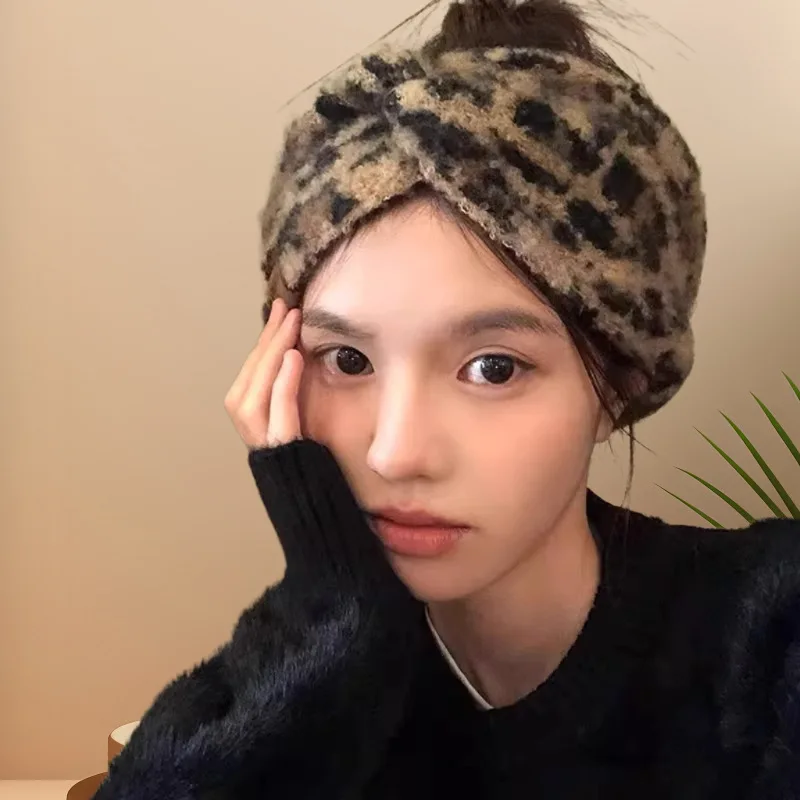 Autumn and winter leopard print knitted cross wide headband for women, vintage versatile headband for going out