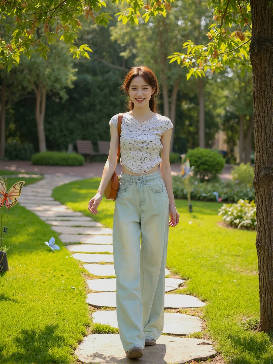 

Потертые джинсы с широкими штанинами, женские потертые джинсы с вышивкой из бисера и жемчужной аппликацией, цветочным принтом, повседневные светло-голубые, эстетичные, минималистичные