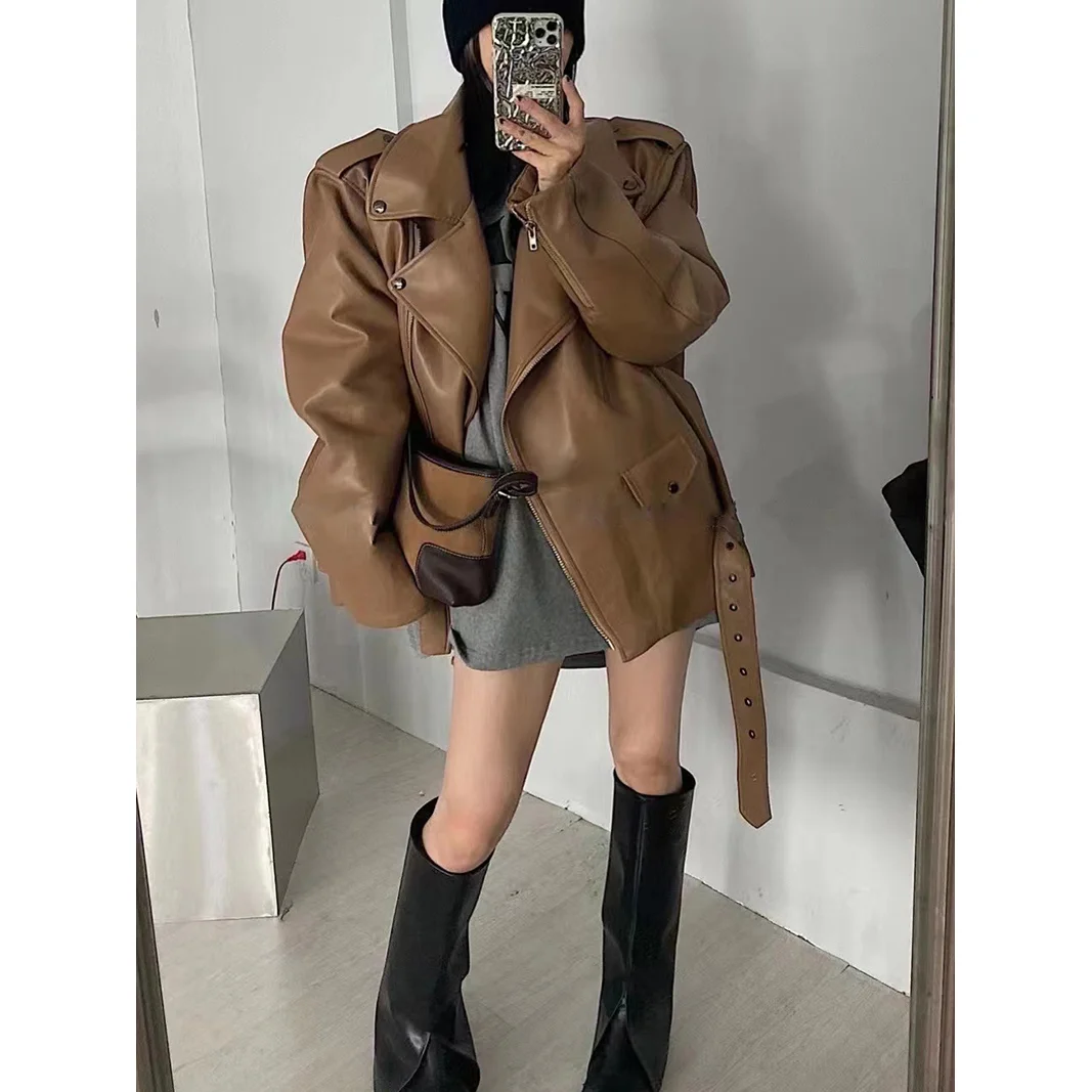 سترة جلدية سوداء للنساء لربيع وخريف 2025، موضة جديدة فضفاضة متعددة الاستخدامات، ملمس راقي