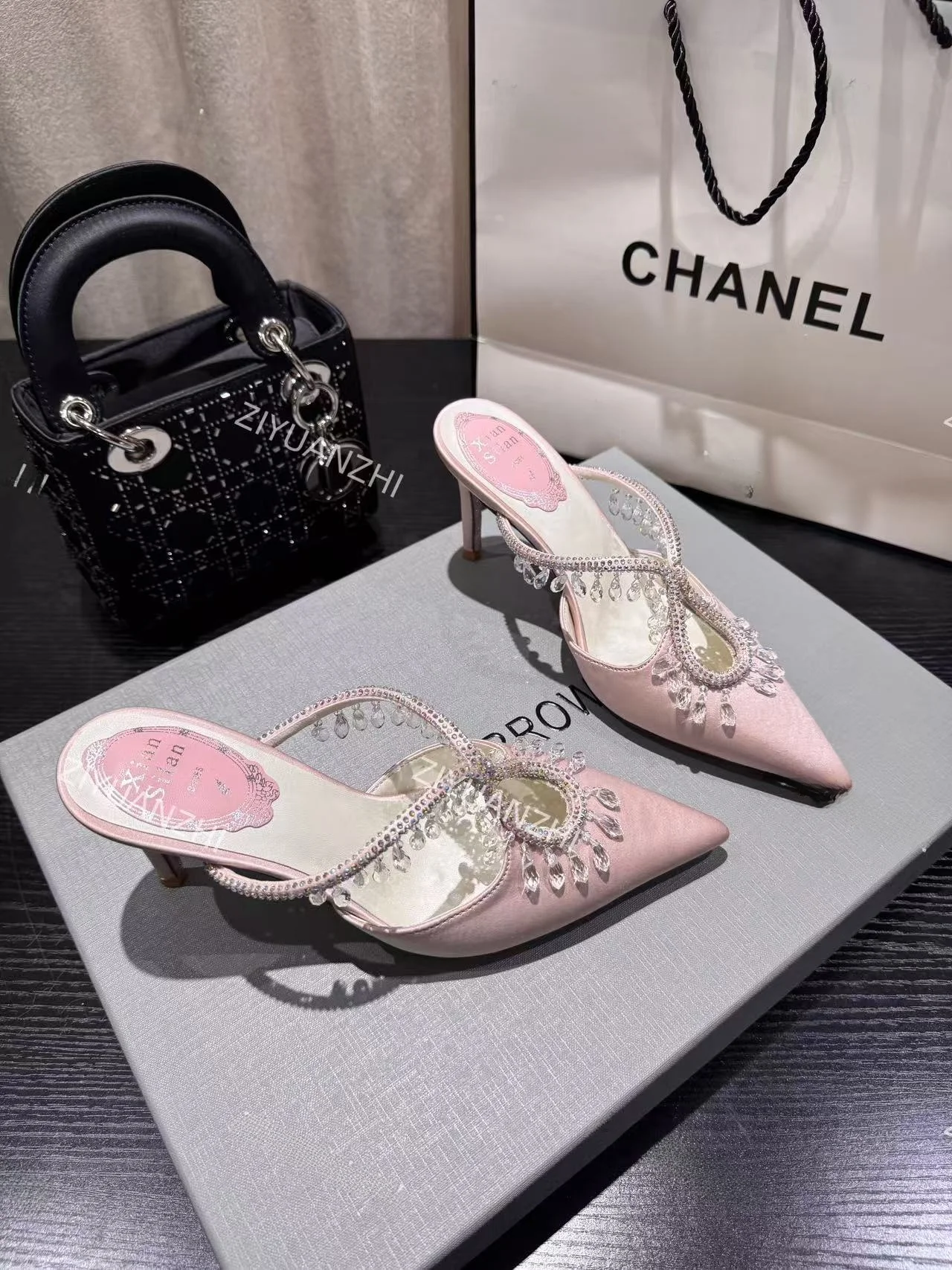 

Ele Crystal Lamp High Heels Women's Sandals 2025 New Fairy Sle Pointed Toe Bead f Slippers Faionable Breathable