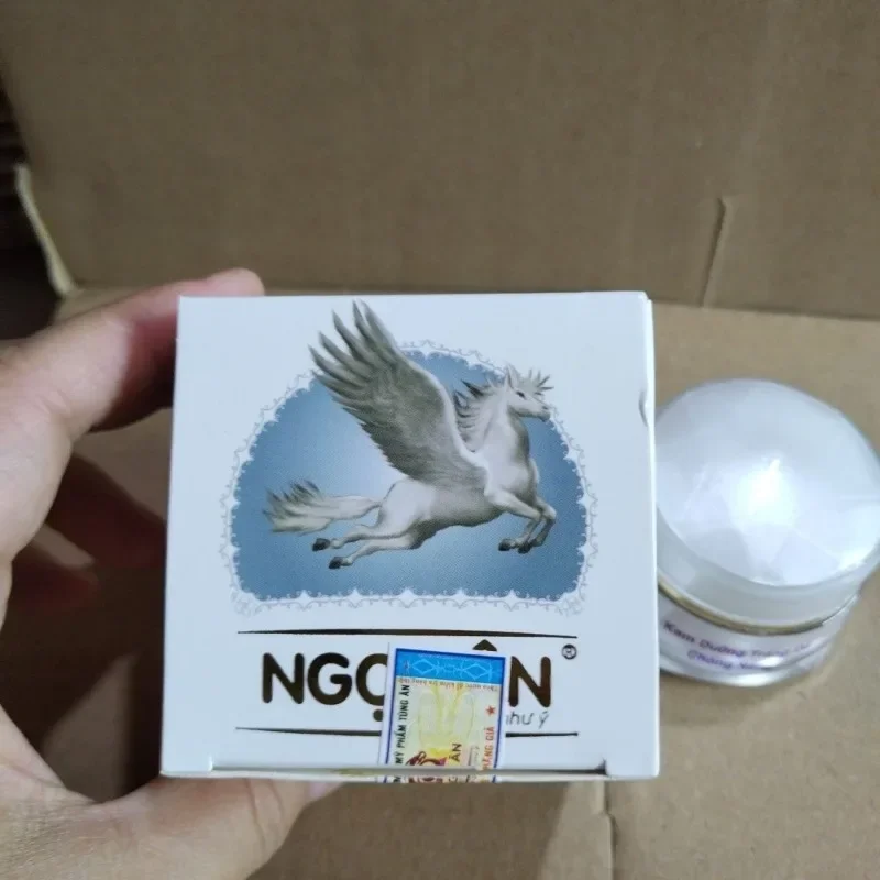 日焼け止め用ブライトニングフェイスクリーム-kem-duong-trang-da-chong-nang-ngoc-an-クリームベストチョイス