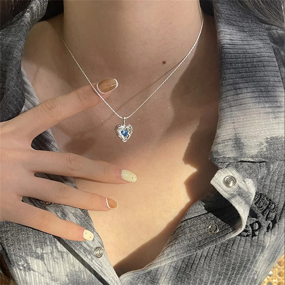 INS Unregelmäßige Liebeskette für Frauen, Modische Silberfarbene Halskette mit Blauem Kristallanhänger, Einfacher Damenschmuck für Partys, Geschenk – Detail 3