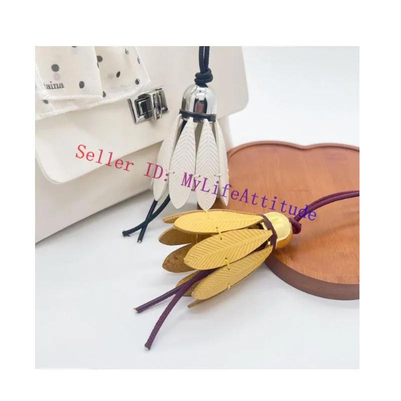 

Badminton Sports Bag Charm Hanging Pendant Decoration Ornament For Handbag Backpack Purse Keychain Key Holder Keyring 2 Colors