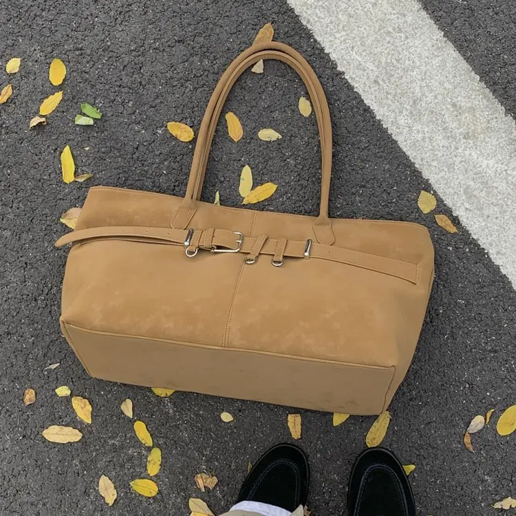 

2025 Winter New 2437 Fashion Trend Simple Shoulder Bag High Sense Temperament Niche Design Handbag