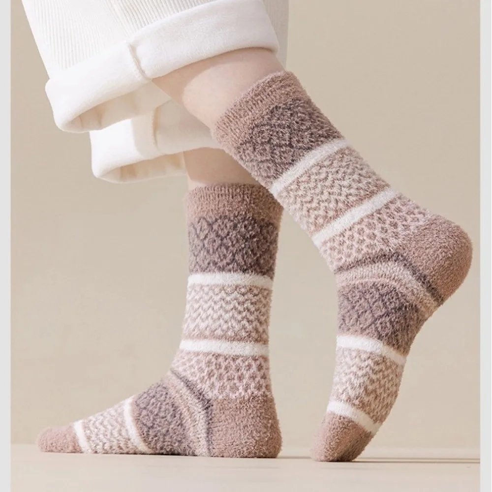 أزياء الخريف الشتاء المرجان الصوف الجوارب لينة رشاقته جوارب يمكن السير بها على الأرض نصف الصوف الدافئة النوم الجوارب للنساء الفتيات #2