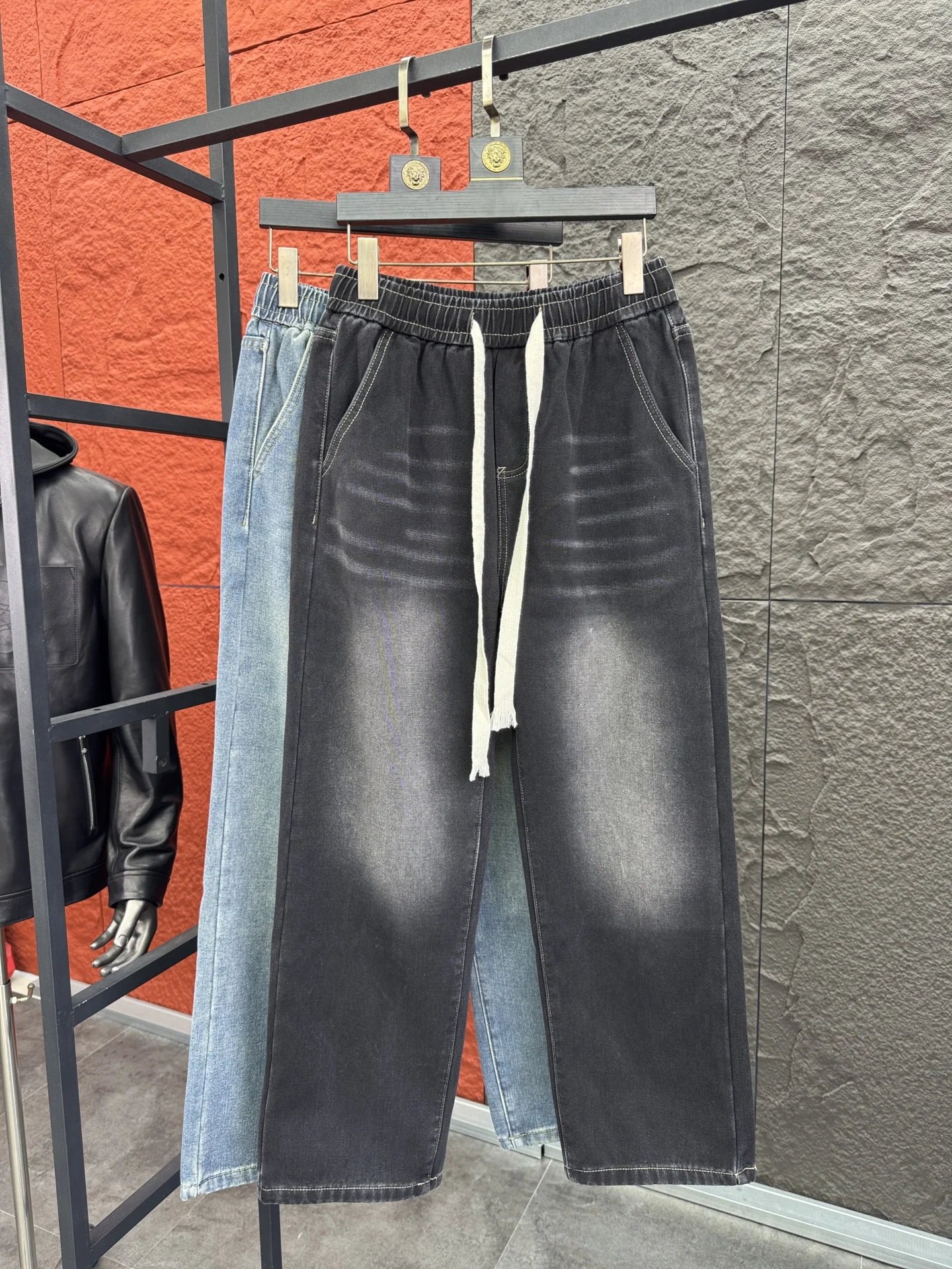 

Thickened Fleece Lined Elastic Waist Warm Straight Leg Jeans Men's Autumn Winter Fashion Comfortable Stretchy Loose Fit Jeans