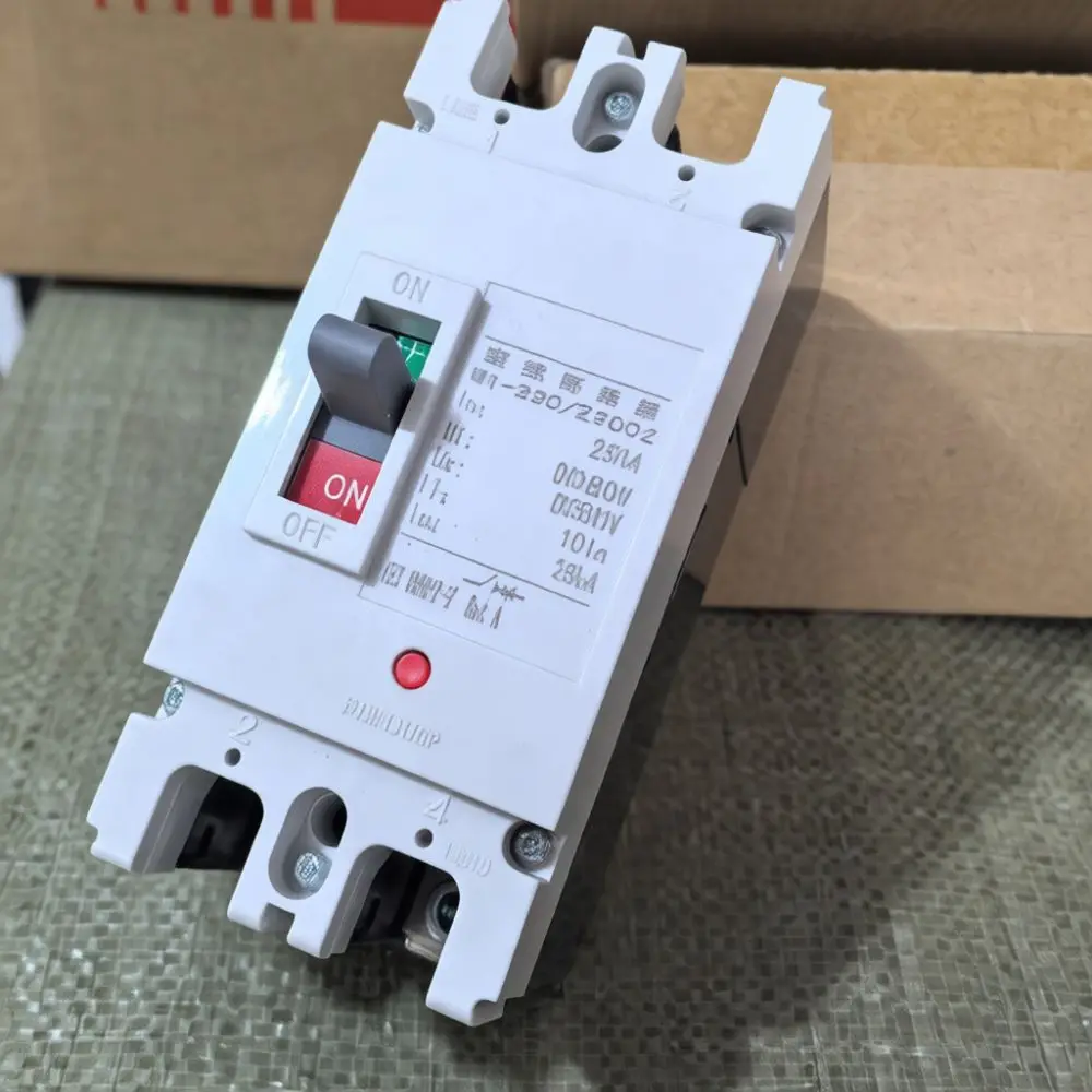 High Quality DC Molded Case Circuit Breaker 1P 2P 125A 250A Solar Pv Protection Switch Electrical Distribution Hardware