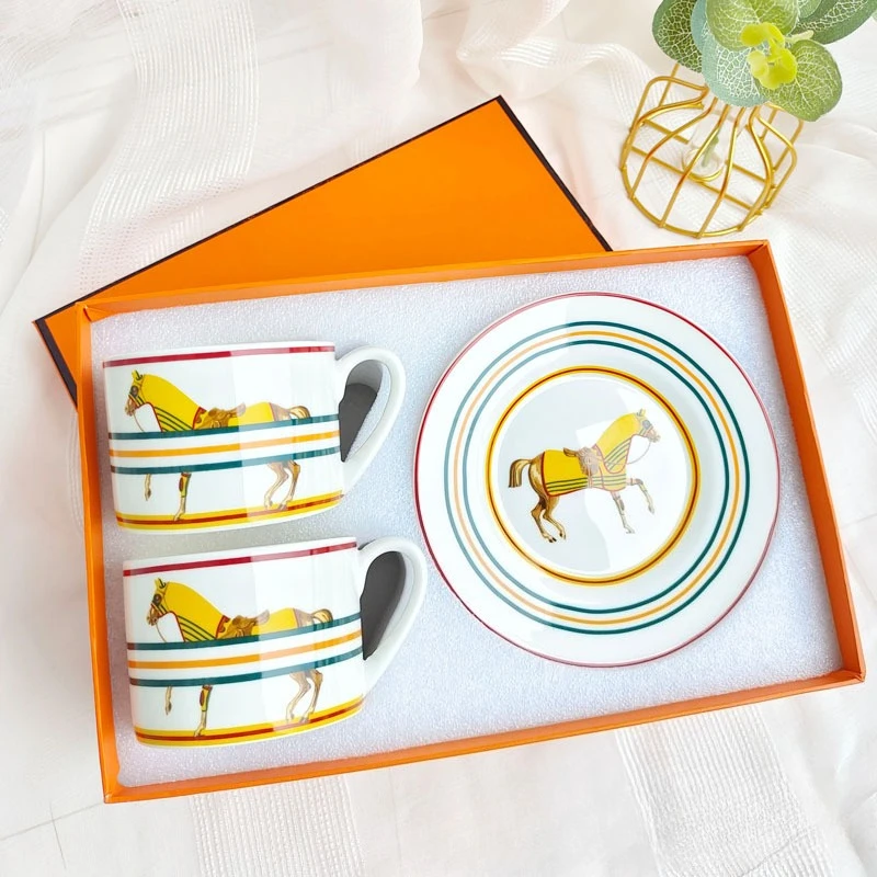 

4pcs Set Fashionable Coffee Cup Set European Afternoon Tea Coffee 2 Cups 2 Plates Gift Box