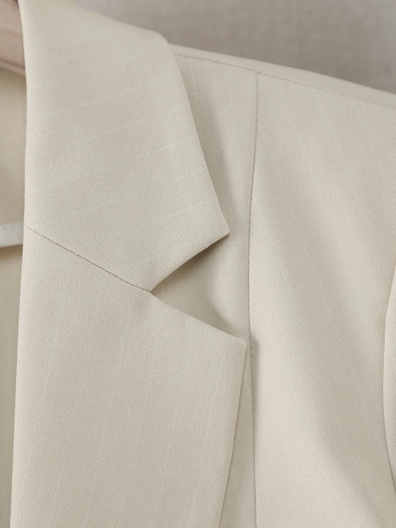 Einfarbiger Slim-Fit-Blazer mit Dreiviertelärmeln und einem Knopf – elegante, minimalistische High-End-Damen-Pendleranzugjacke