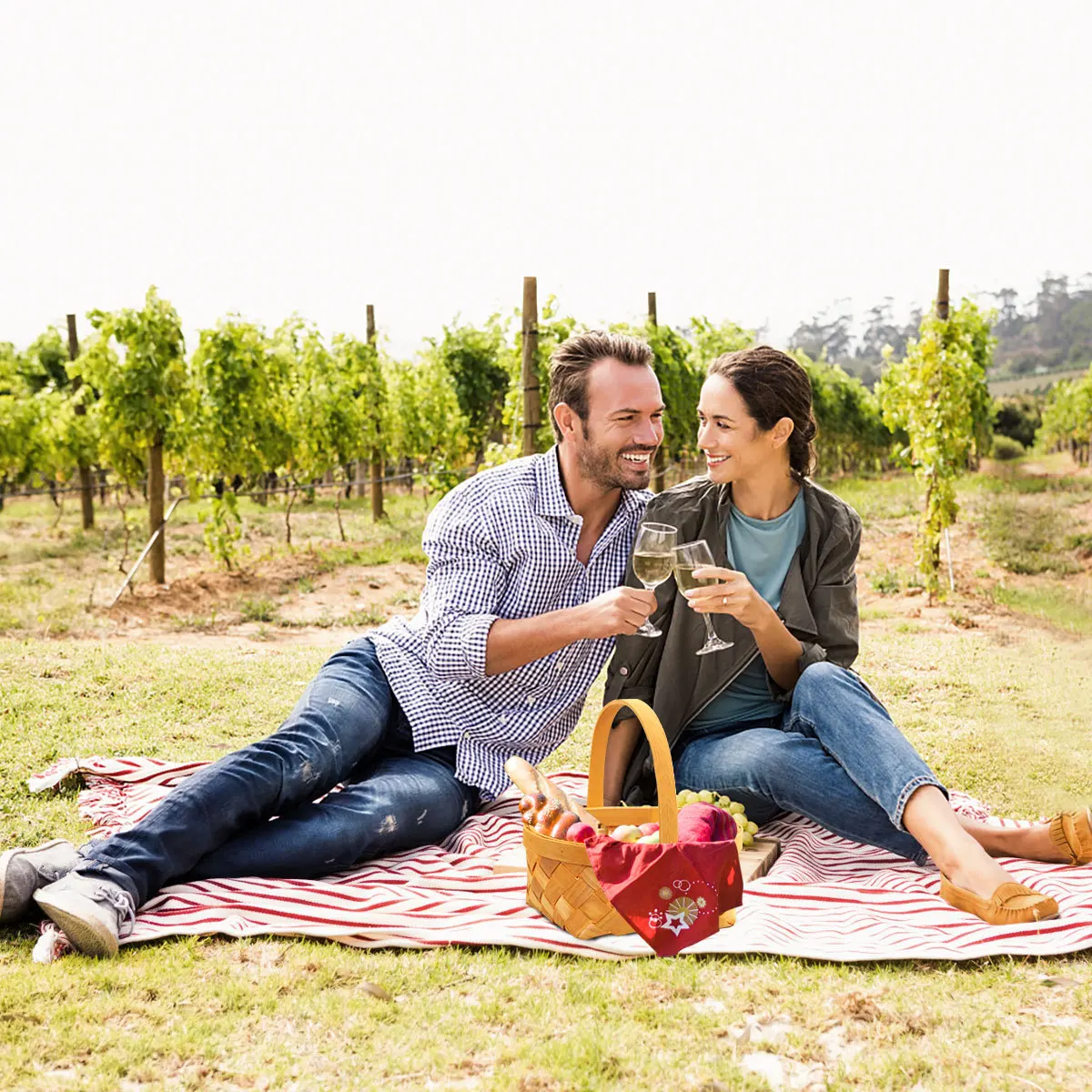 

Small Handmade Rattan Storage Basket Bamboo Wood Woven Basket Portable Storage Container for Home Decoration Office