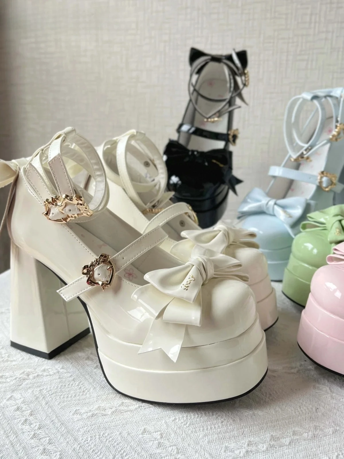 

Lolita High Heels Women Original Japanese Ballet Style Sweet Cute Bow Girls Lady Round Toe Square Heel Leather Shoes Lo Pumps