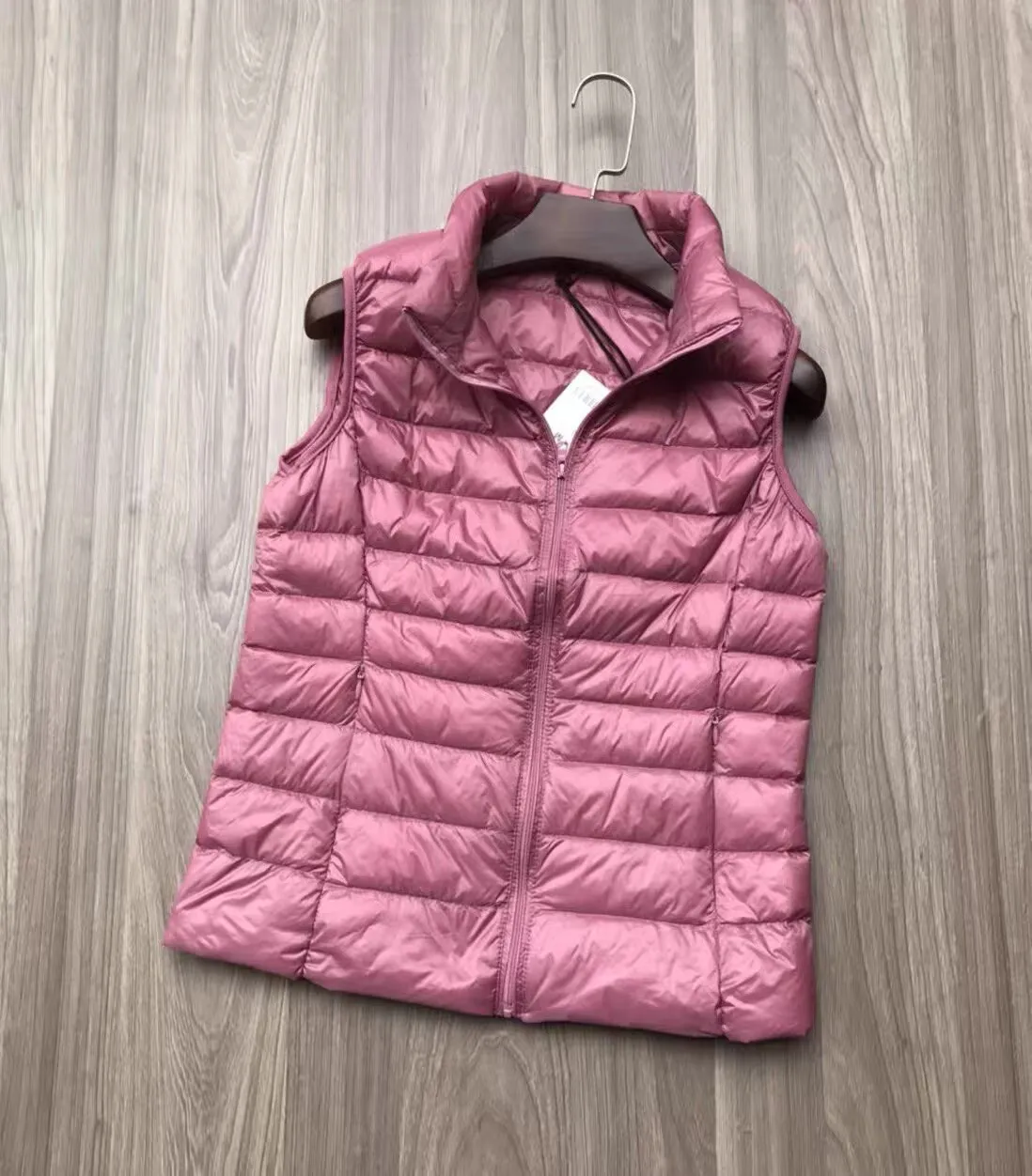 2026 New Women Sleeveless Puffer Jacket Autumn Winter Female 90% White Duck Down Ultra Lightweight Packable Warm Down Liner Vest