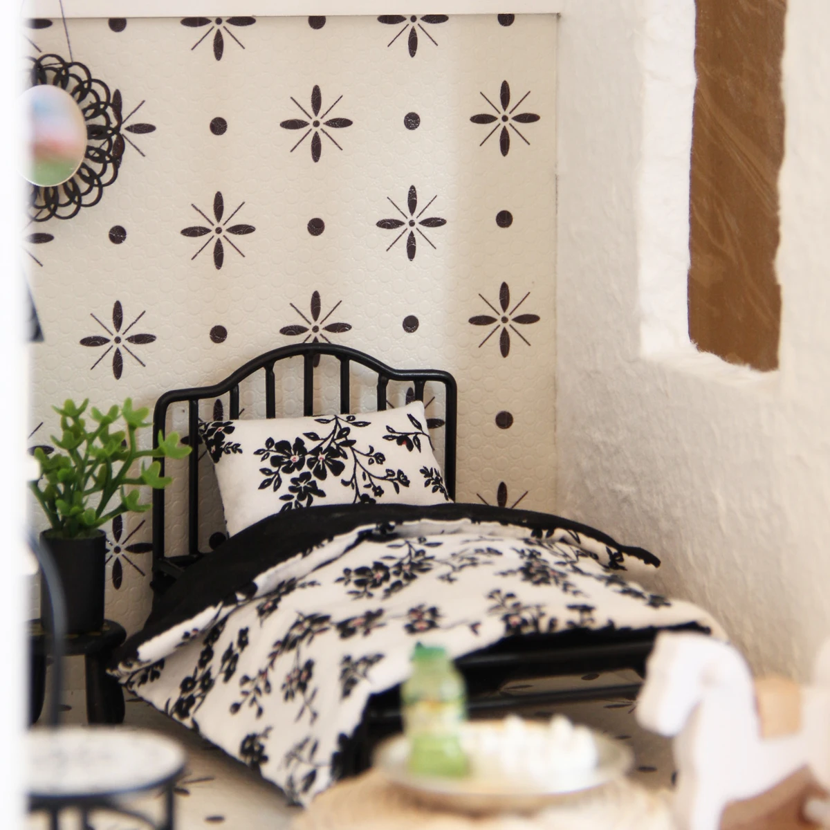 1:12 لعبة التظاهر المصغرة 13 سم سرير حديدي مع طقم سرير مكون من 3 قطع مناسبة لأثاث بيت الدمى Bjd Ob11