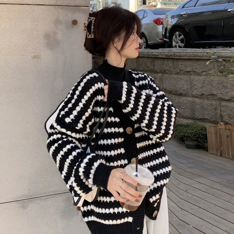 Knitted cardigan autumn 2024 new outfit with chic and lazy striped V-neck thick sweater jacket for women