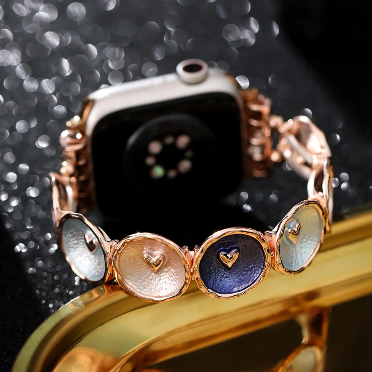 

Металлический ремешок с круглым корпусом в форме сердца для Apple Watch Band 42 мм 46 49 45 44 38 40 41 мм Эластичный браслет для iWatch серии 10 9 8 7 6 SE