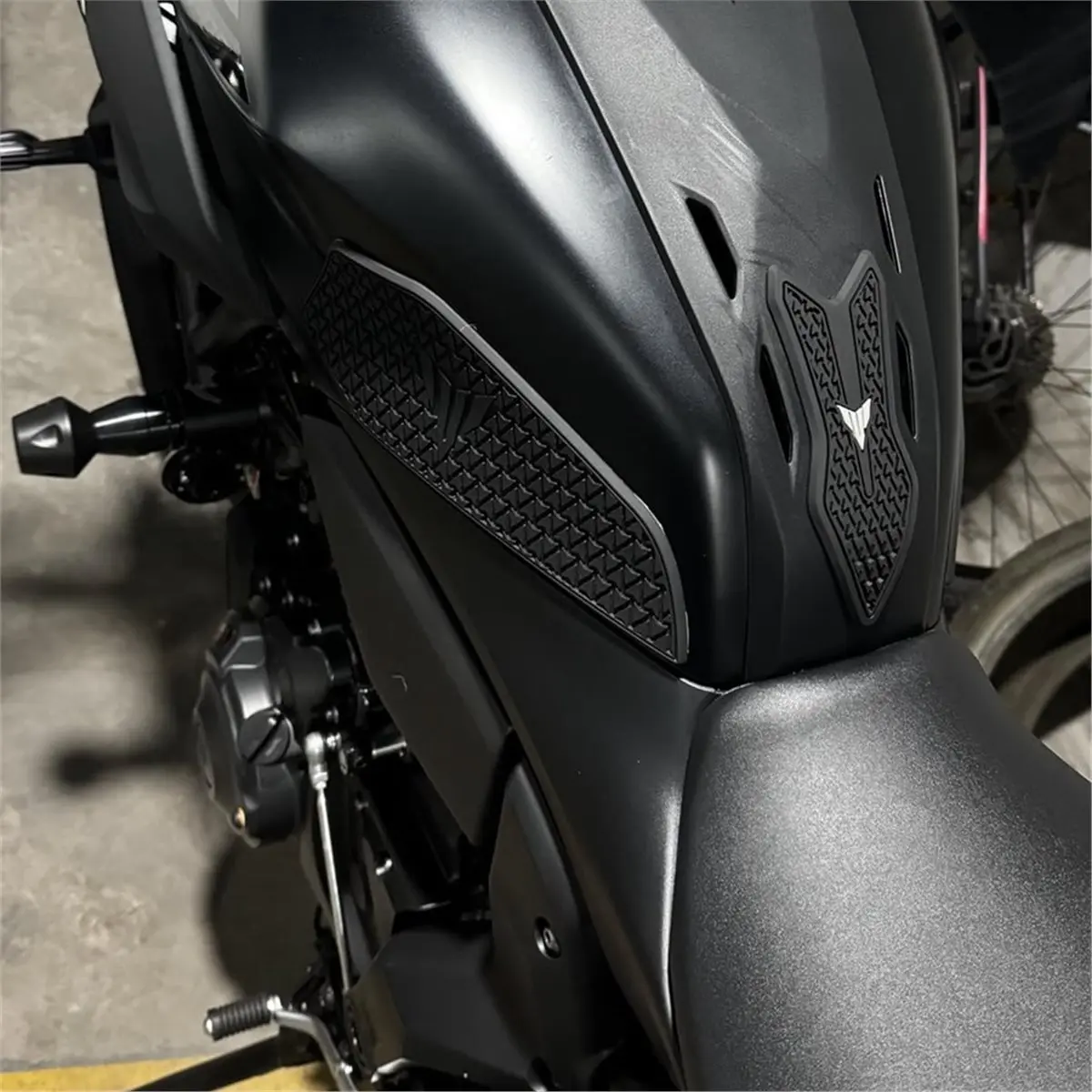 #80J (Black)Motorcycle Tank Pad Protector Sticker for Yamaha MT07 MT-07 2025,Automotive Parts & Accessories